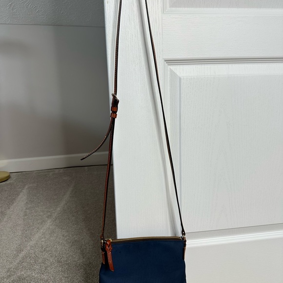 Dooney & Bourke navy crossbody bag - Picture 6 of 6